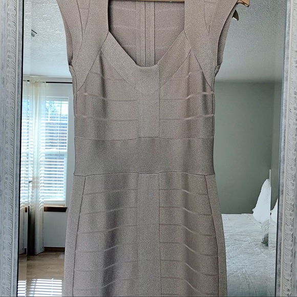 Dress - Picture 3 of 4